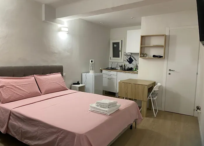 Rizzoli 3 Senzanome Konukevi 3*